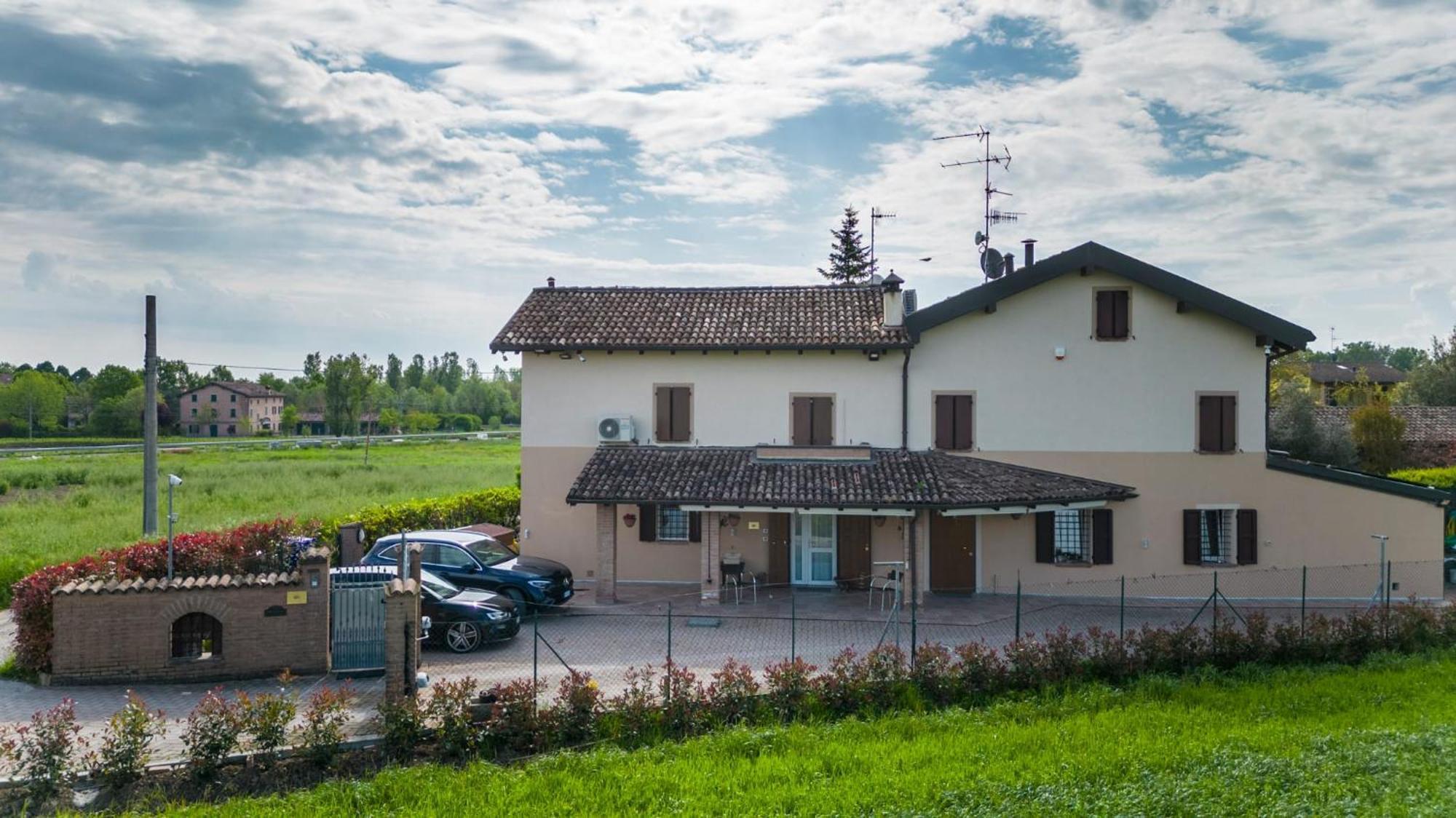Due Maesta Home เรจโจเอมิเลีย ภายนอก รูปภาพ
